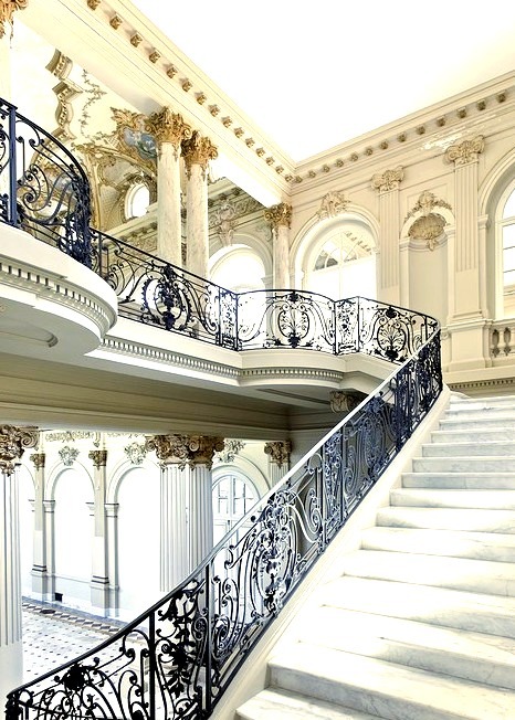 Luxury Staircasewww.DiscoverLavish.com