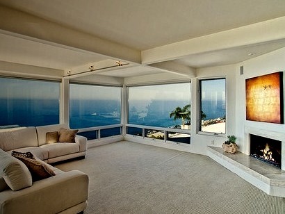 Luxury Apartment With Huge Windows and Ocean View